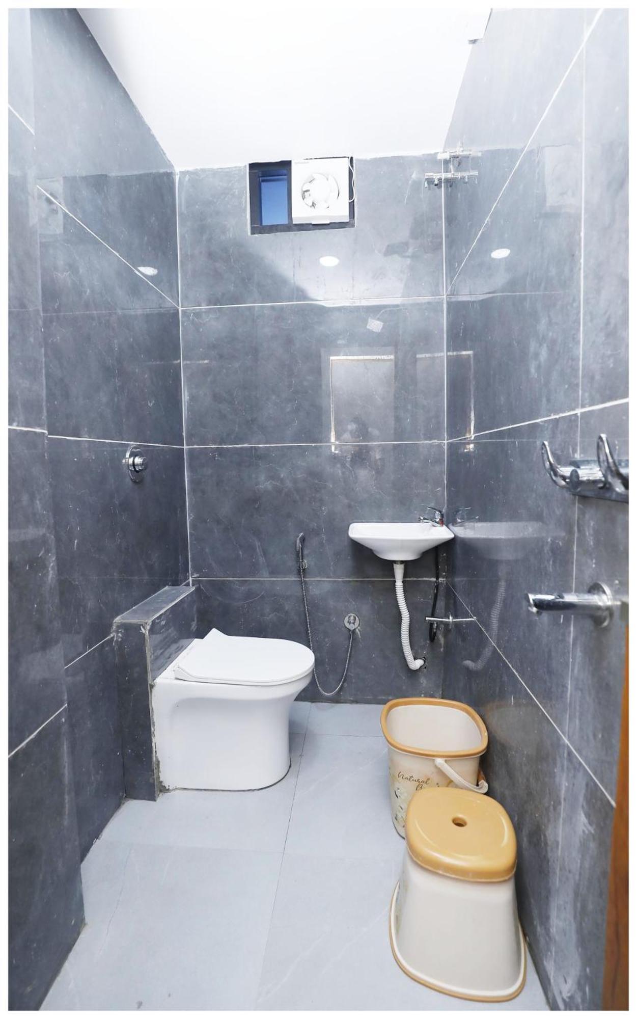 Premium Hotel Ujjain - G A R I M A - Near Mahakal Temple And Rivar - Railway Station - Hygiene & Spacious Room - With Wifi- And Parking Facilities - Best Hotel In Ujjain Exterior foto