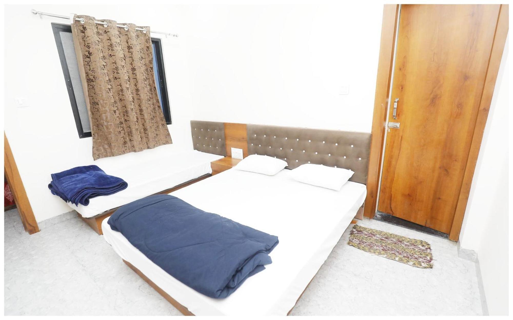 Premium Hotel Ujjain - G A R I M A - Near Mahakal Temple And Rivar - Railway Station - Hygiene & Spacious Room - With Wifi- And Parking Facilities - Best Hotel In Ujjain Exterior foto