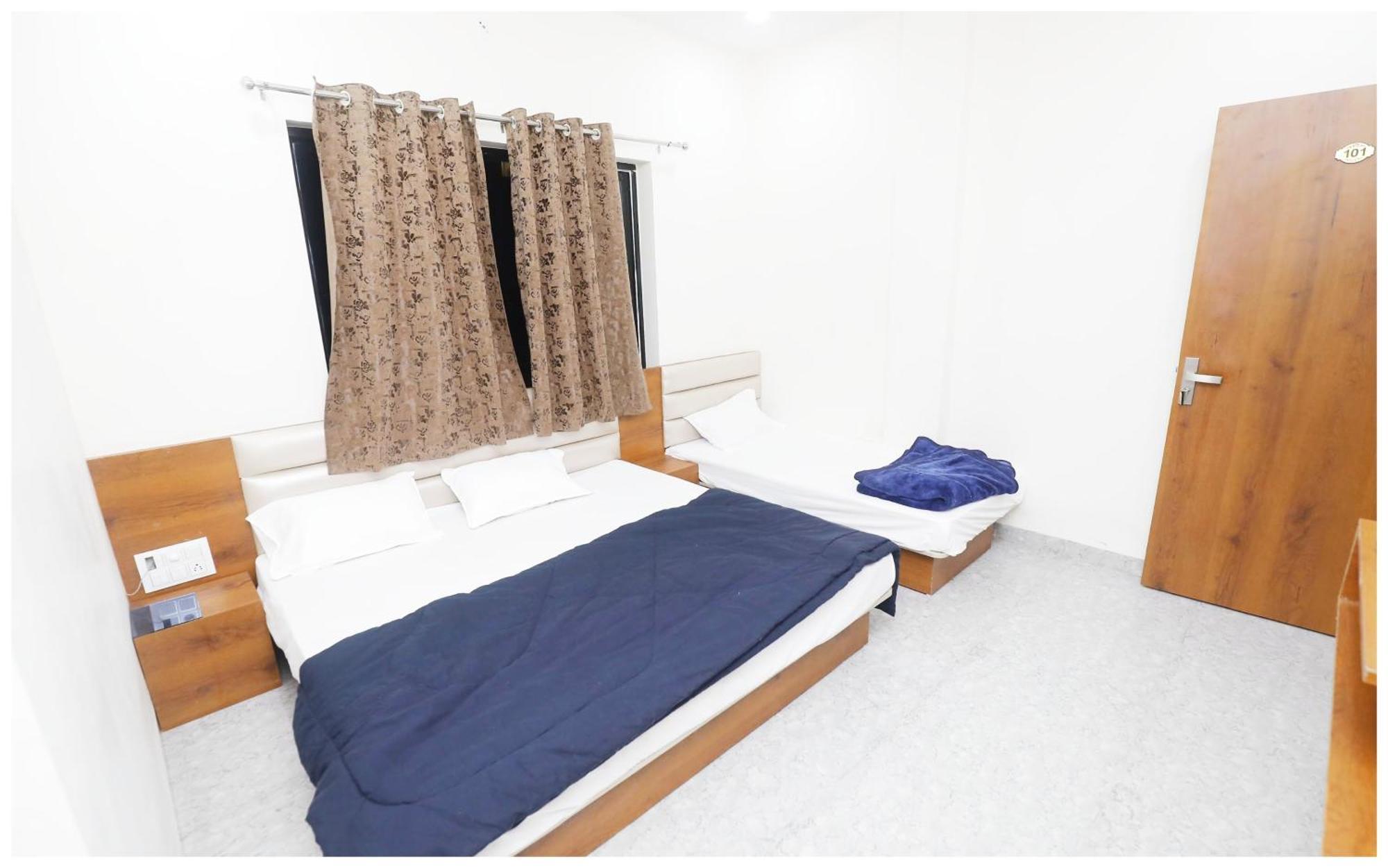 Premium Hotel Ujjain - G A R I M A - Near Mahakal Temple And Rivar - Railway Station - Hygiene & Spacious Room - With Wifi- And Parking Facilities - Best Hotel In Ujjain Exterior foto