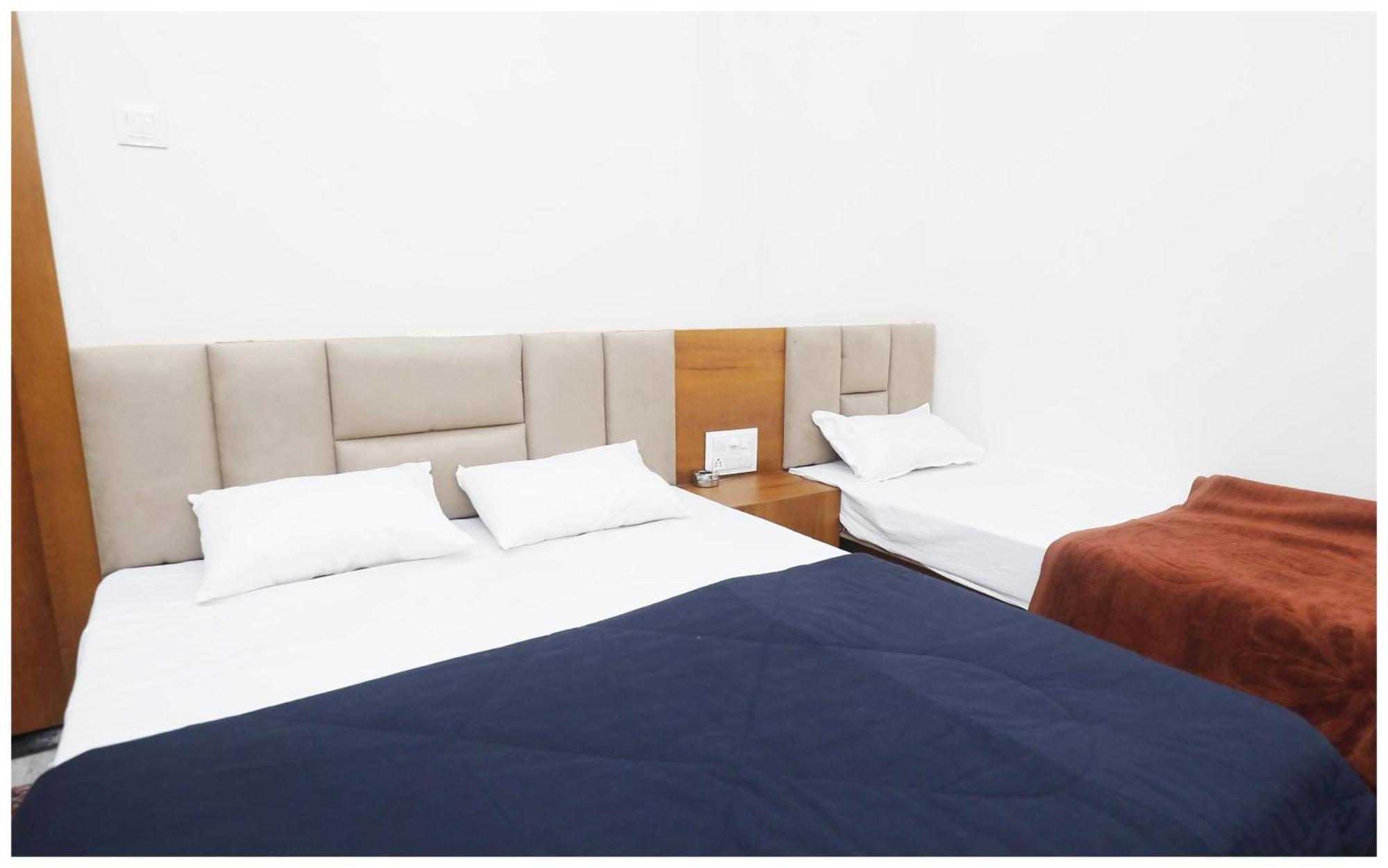 Premium Hotel Ujjain - G A R I M A - Near Mahakal Temple And Rivar - Railway Station - Hygiene & Spacious Room - With Wifi- And Parking Facilities - Best Hotel In Ujjain Exterior foto