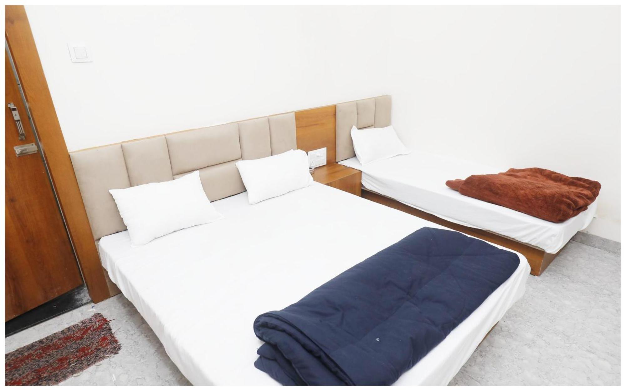 Premium Hotel Ujjain - G A R I M A - Near Mahakal Temple And Rivar - Railway Station - Hygiene & Spacious Room - With Wifi- And Parking Facilities - Best Hotel In Ujjain Exterior foto
